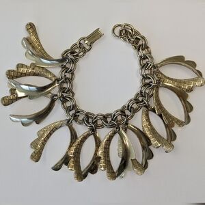 VTG TEXTURED/SMOOTH GOLD TONE DANGLE CHARM BRACELET